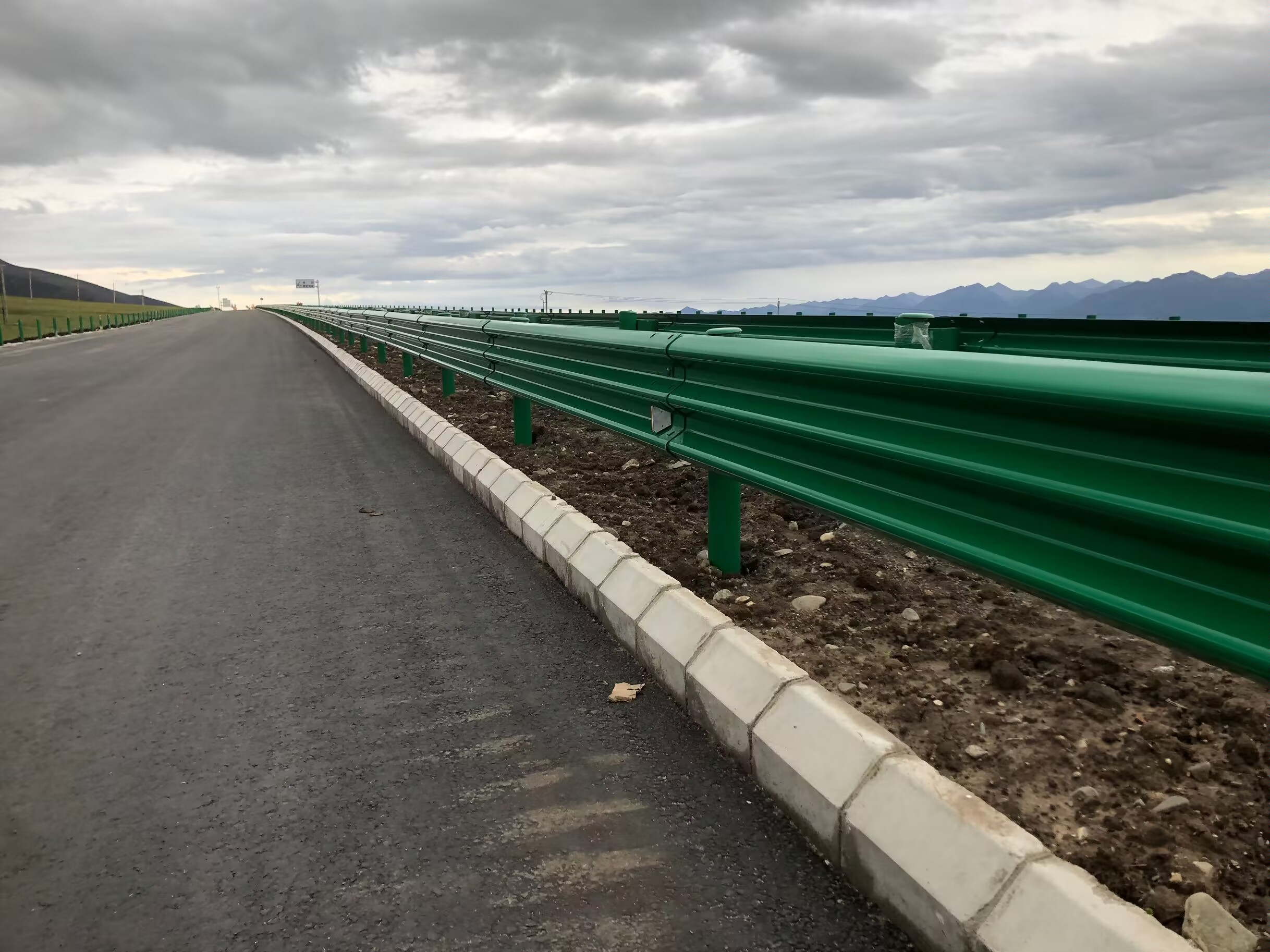 理塘县乡村公路波形护栏高速公路波形护栏 - 推荐